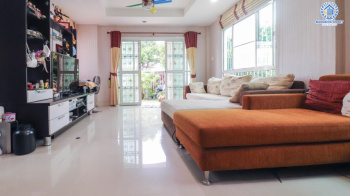 บ้านเดี่ยวมือสองนนทบุรี ม.ชวนชื่น โมดัส แจ้งวัฒนะ สุดคุ้ม! กับบ้านหลังใหญ่ ตกแต่งพร้อมอยู่ พื้นที่กว่า 52.3 ตร.ว. ฟังก์ชัน 3 นอน 3 น้ำ 2 ที่จอดรถ บรรยากาศเงียบสงบ เป็นส่วนตัว บนทำเลหายาก! ใกล้เซ็นทรัลแจ้งวัฒนะ ทางด่วนแจ้งวัฒนะ และเมืองทองธานี รองรับรถไฟฟ้าสายสีชมพู "สถานีเลี่ยงเมืองปากเกร็ด"...